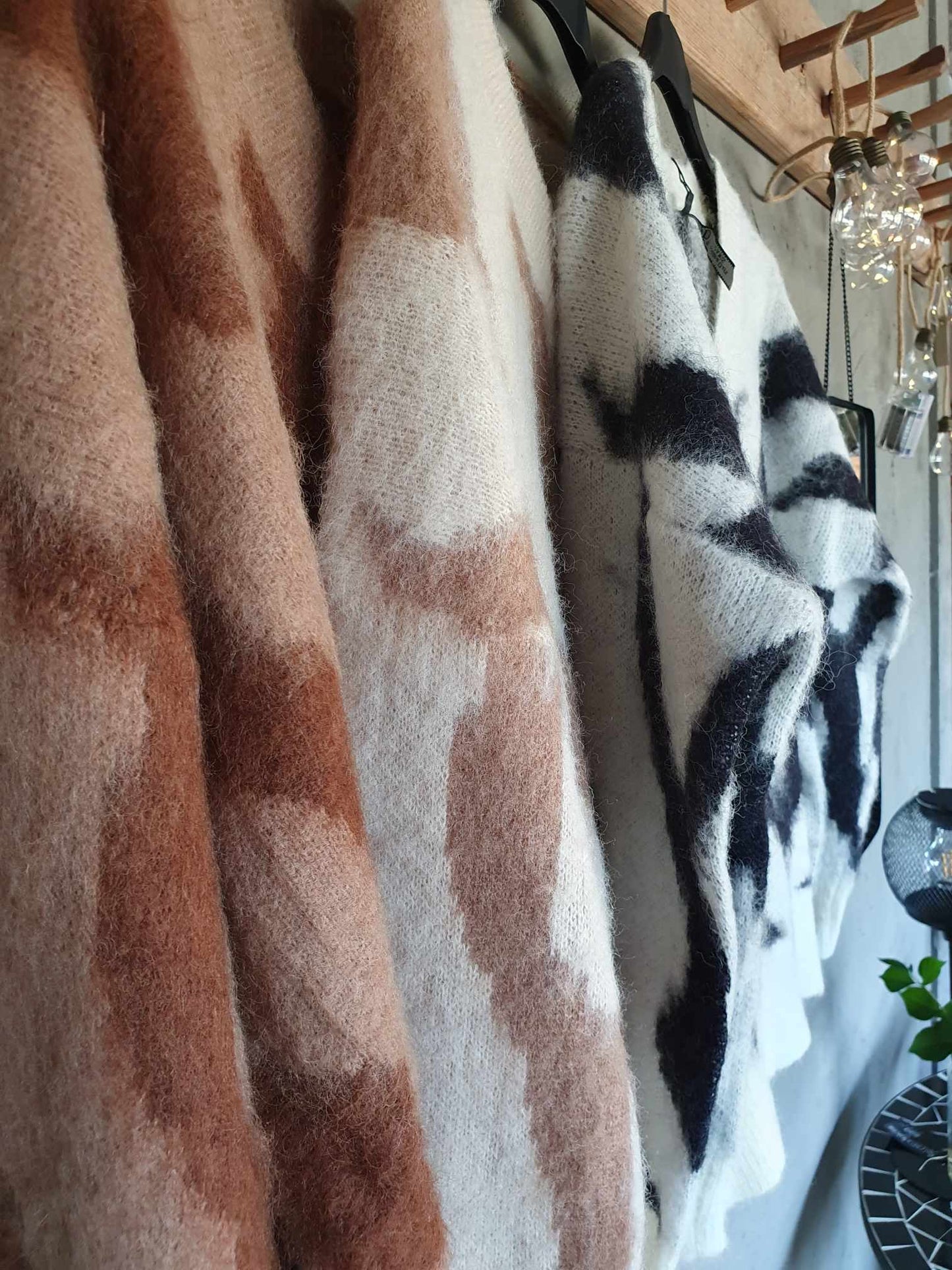 TRÖJA svart/vit v-hals
