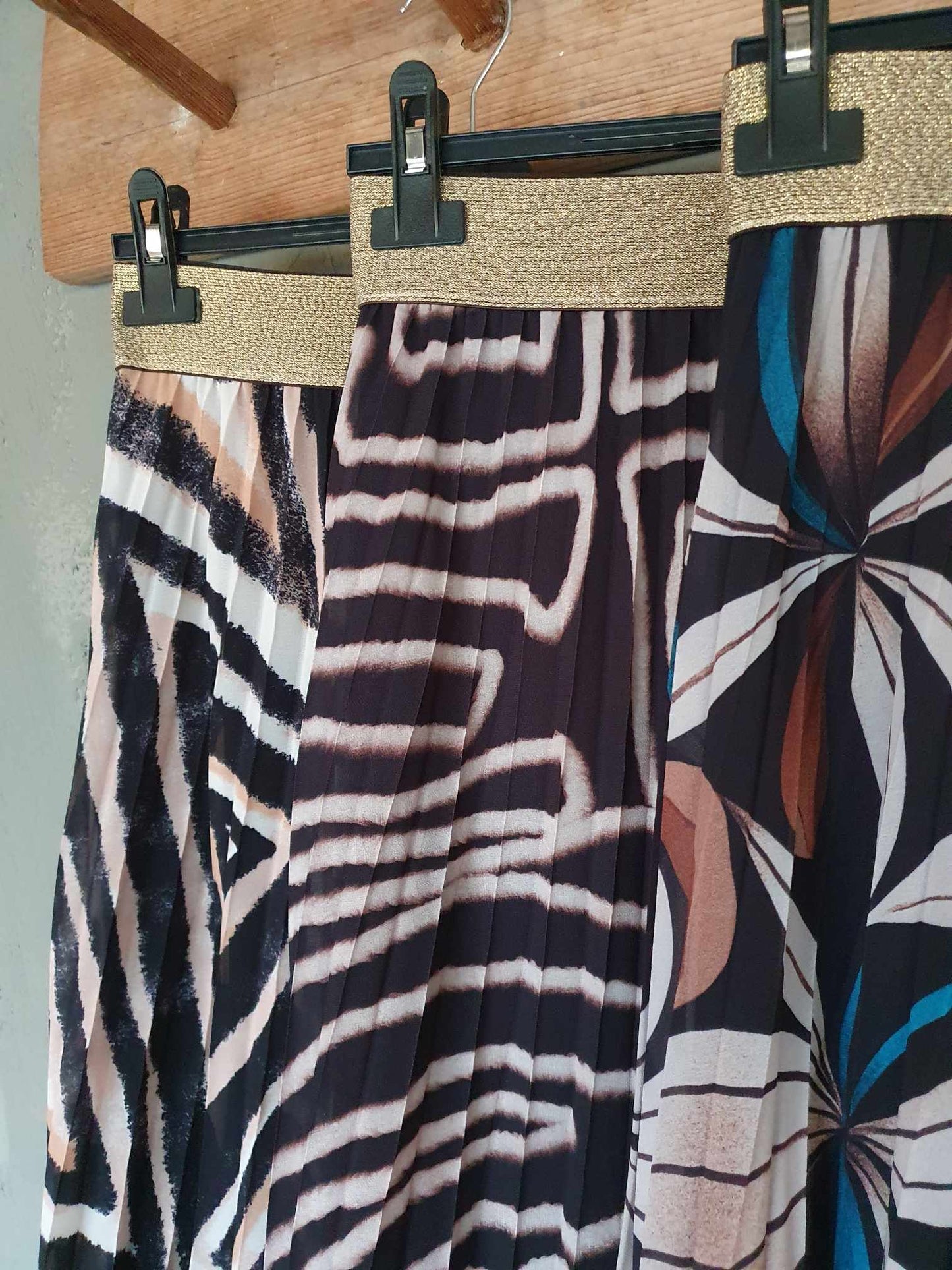 KJOL plisserad svart/offwhite