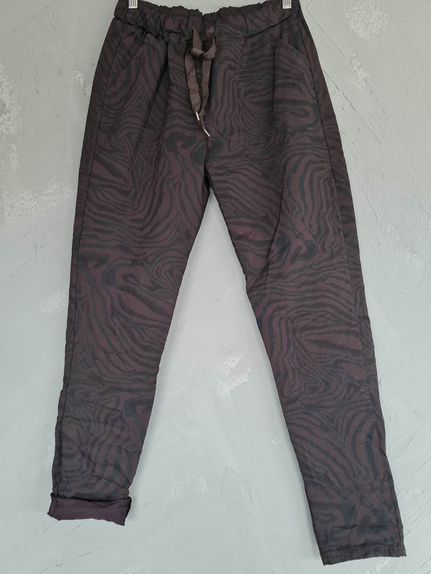 STRETCHBYXA zebra brun/svart