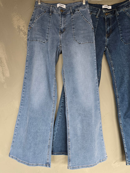 JEANS Ljusblå tvätt Vida raka ben