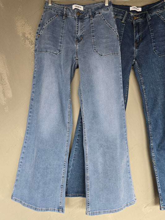 JEANS Ljusblå tvätt Vida raka ben