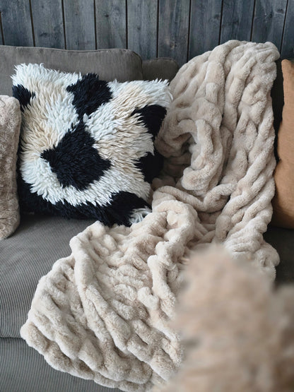 PLÄD Fluffy Fuskpäls Beige