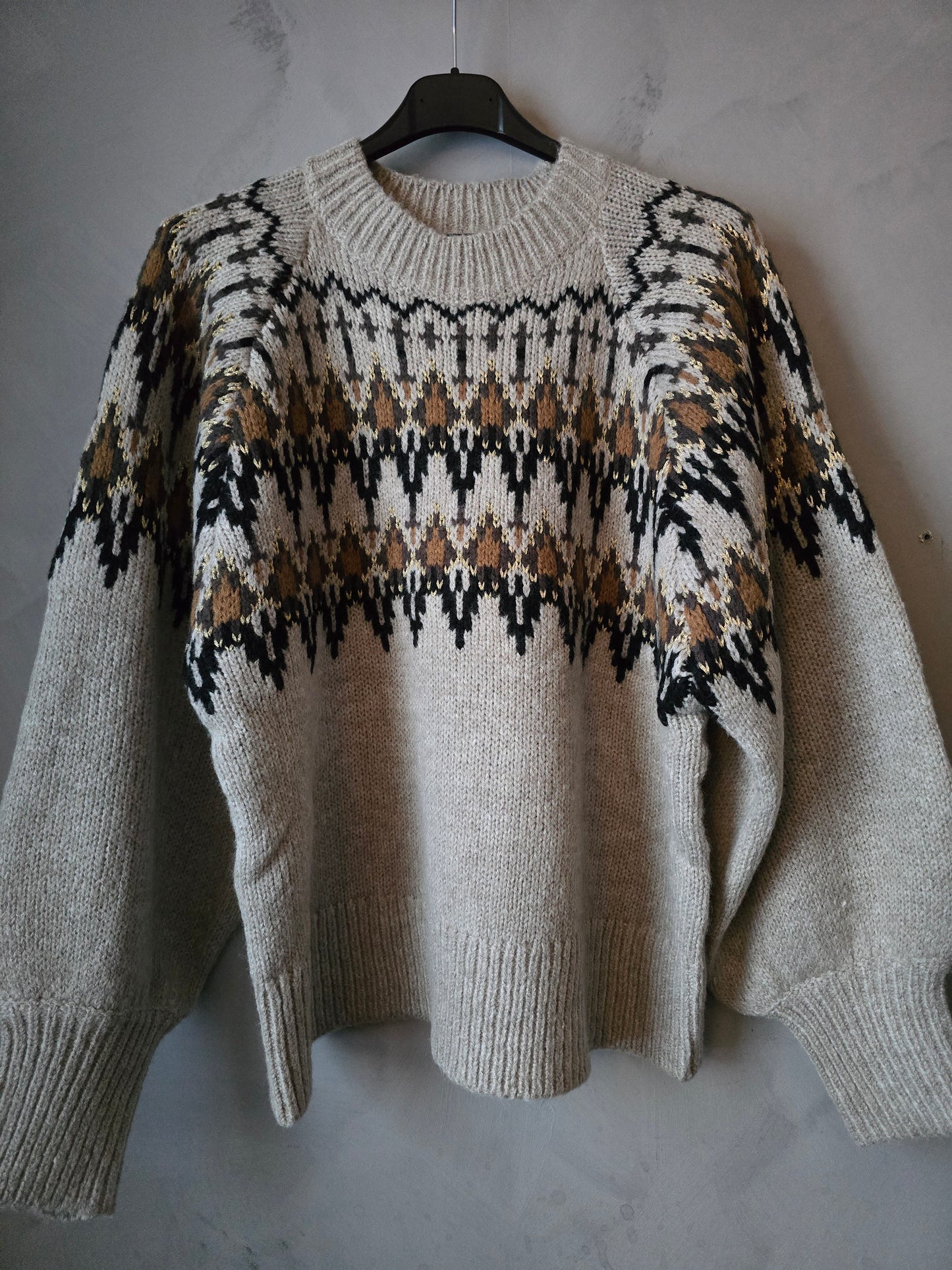 STICKAD TRÖJA Beige/grå Mönstrad