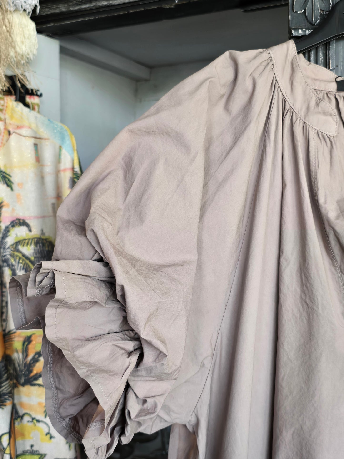 KLÄNNING Ballongärm Taupe