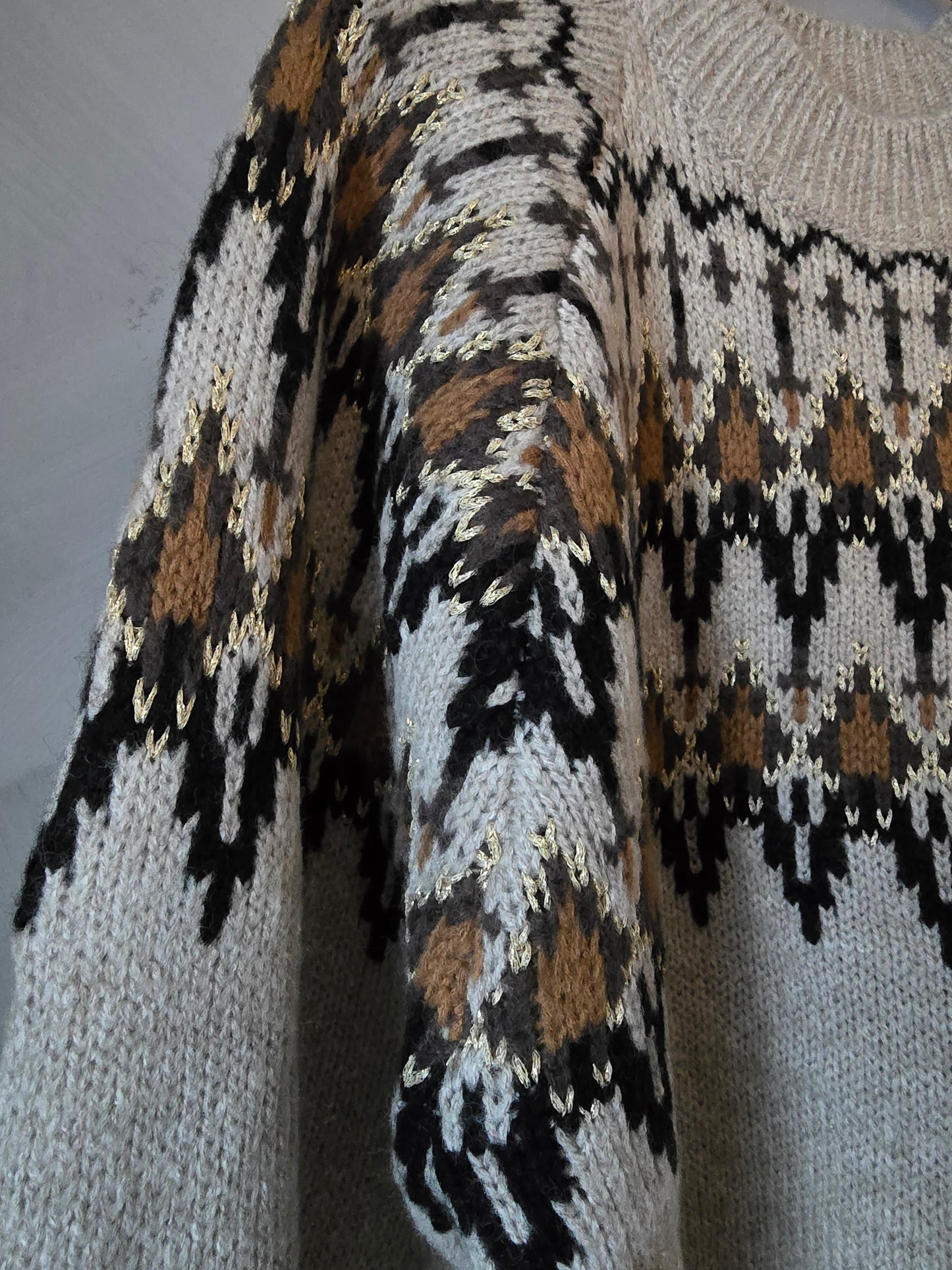 STICKAD TRÖJA Beige/grå Mönstrad